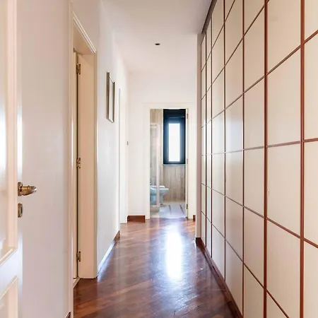 Nicol House Luxury In By Barbarhouse باري