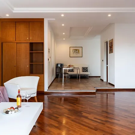 Nicol House Luxury In By Barbarhouse باري